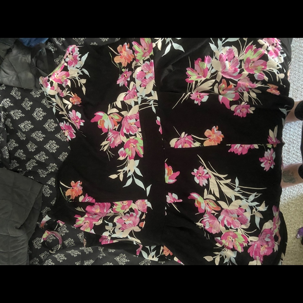 Torrid black and floral romper sz 6